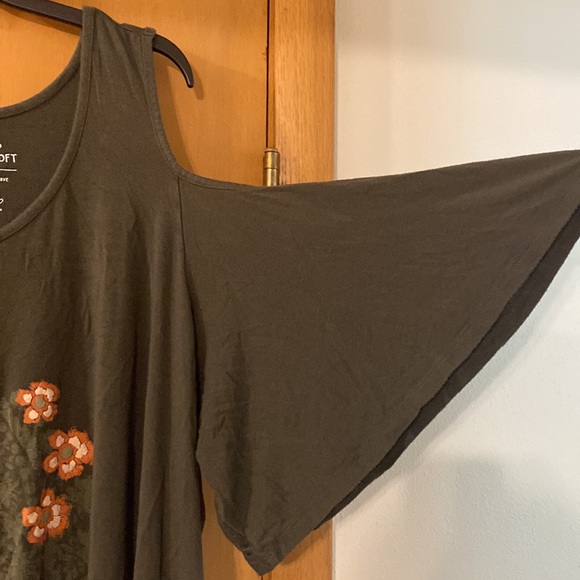 Torrid Super Soft Knits Olive Green Floral Cold Shoulder Tee Shirt Plus Size 5 - Picture 7 of 13